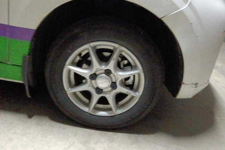 Used Roewe Clever 2022 311km QiQi BoBo Edition Right Front Wheel Hub