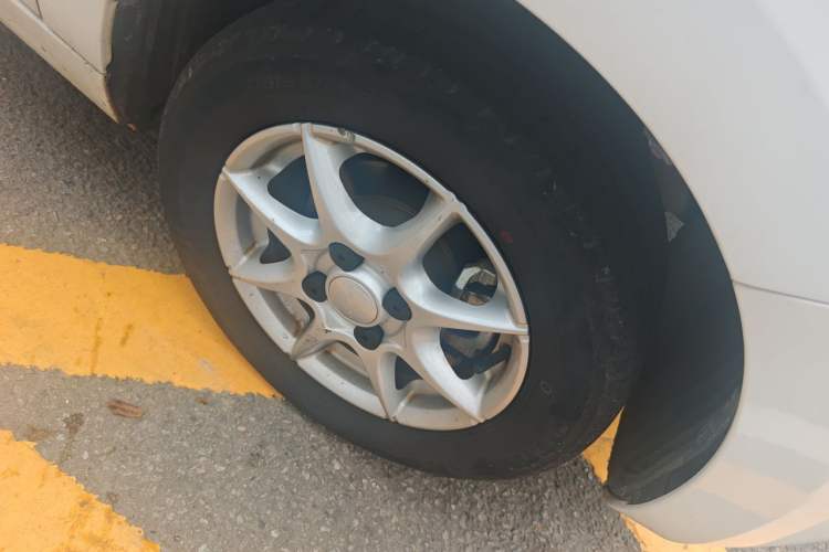 Used Roewe Clever 2022 311km QiQi BoBo Edition Right Front Wheel Hub