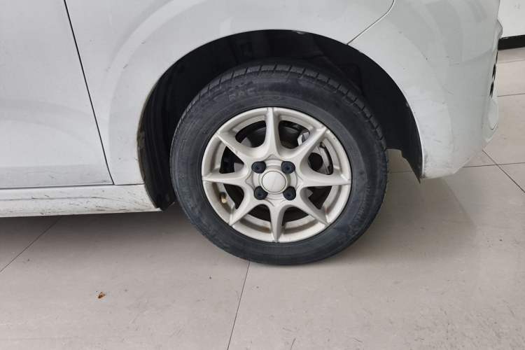 Used Roewe Clever 2022 311km QiQi BoBo Edition Right Front Wheel Hub