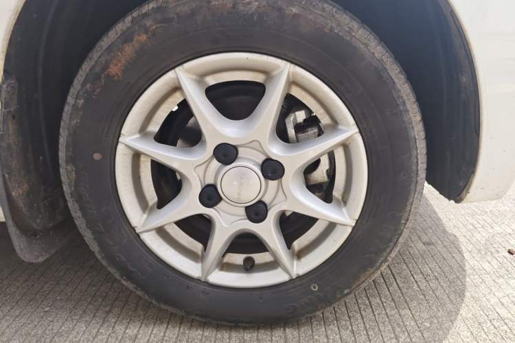Used Roewe Clever 2022 311km QiQi BoBo Edition Right Front Wheel Hub