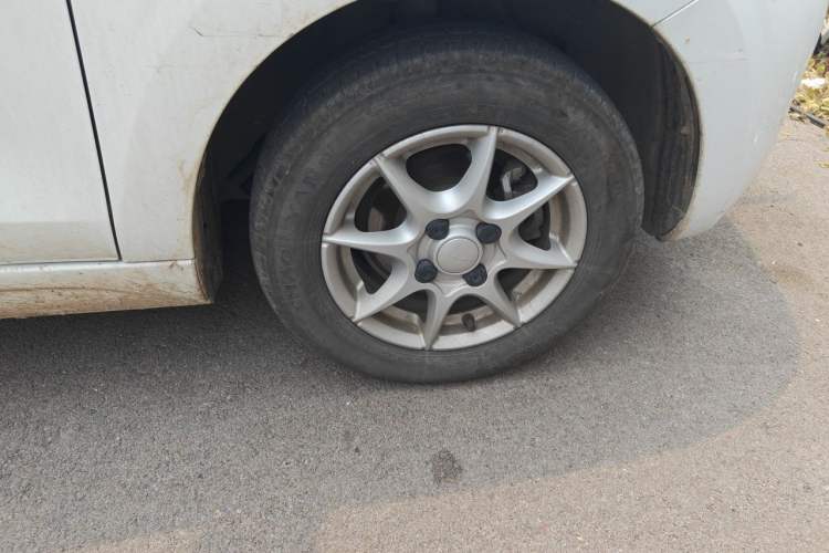 Used Roewe Clever 2022 311km QiQi BoBo Edition Right Front Wheel Hub