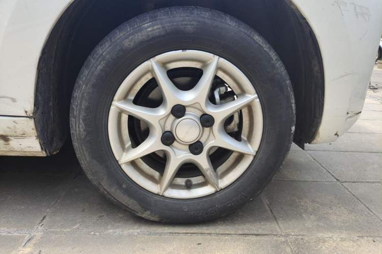 Used Roewe Clever 2022 311km QiQi BoBo Edition Right Front Wheel Hub
