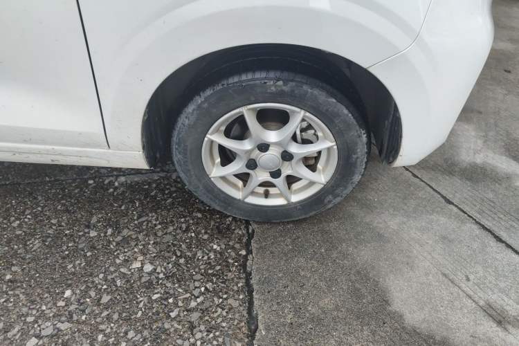 Used Roewe Clever 2022 311km QiQi BoBo Edition Right Front Wheel Hub