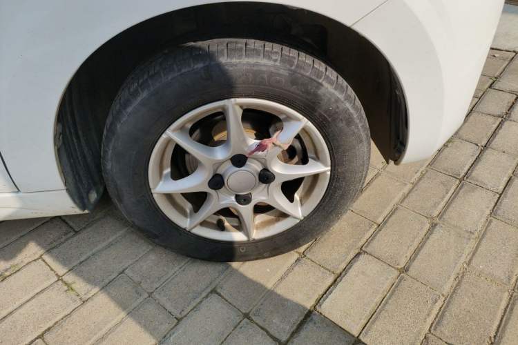 Used Roewe Clever 2022 311km QiQi BoBo Edition Right Front Wheel Hub