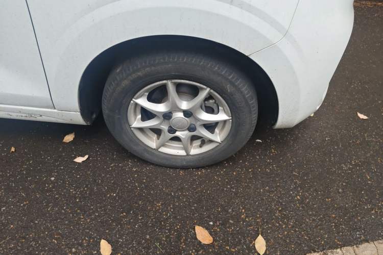 Used Roewe Clever 2022 311km QiQi BoBo Edition Right Front Wheel Hub