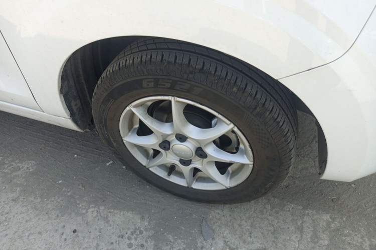 Used Roewe Clever 2022 311km QiQi BoBo Edition Right Front Wheel Hub