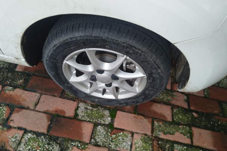 Used Roewe Clever 2022 311km QiQi BoBo Edition Right Front Wheel Hub
