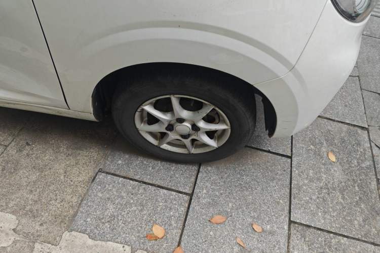 Used Roewe Clever 2022 311km QiQi BoBo Edition Right Front Wheel Hub