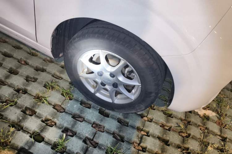 Used Roewe Clever 2022 311km QiQi BoBo Edition Right Front Wheel Hub