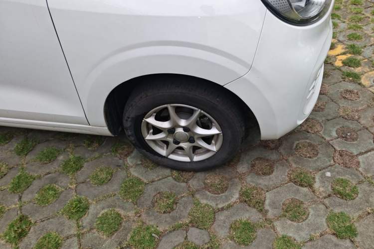 Used Roewe Clever 2022 311km QiQi BoBo Edition Right Front Wheel Hub
