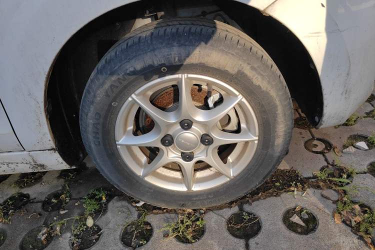 Used Roewe Clever 2022 311km QiQi BoBo Edition Right Front Wheel Hub