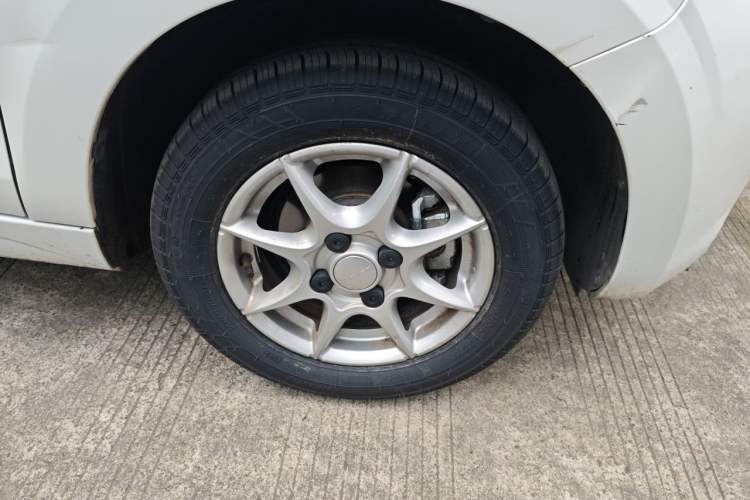 Used Roewe Clever 2022 311km QiQi BoBo Edition Right Front Wheel Hub