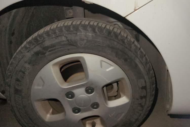 Used Roewe Clever 2022 311km QiQi BoBo Edition Right Front Wheel Hub