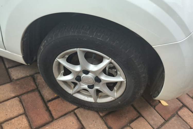 Used Roewe Clever 2022 311km QiQi BoBo Edition Right Front Wheel Hub