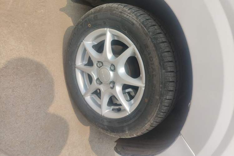 Used Roewe Clever 2022 311km QiQi BoBo Edition Right Front Wheel Hub