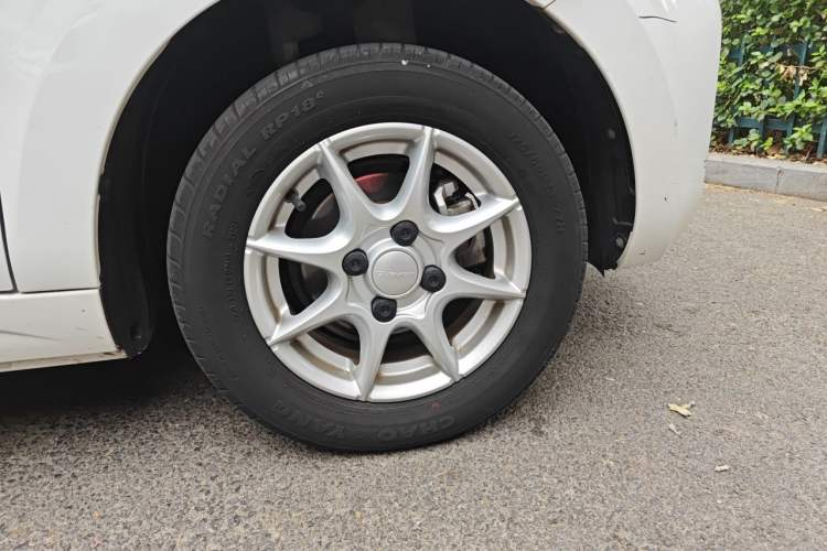 Used Roewe Clever 2022 311km QiQi BoBo Edition Right Front Wheel Hub