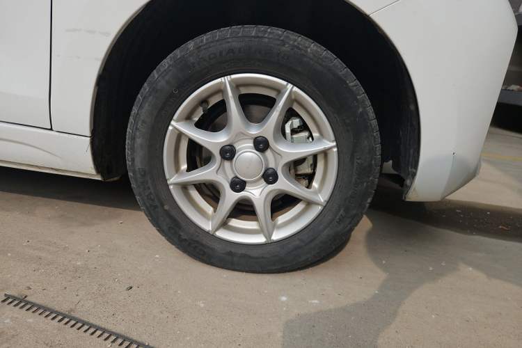 Used Roewe Clever 2022 311km QiQi BoBo Edition Right Front Wheel Hub