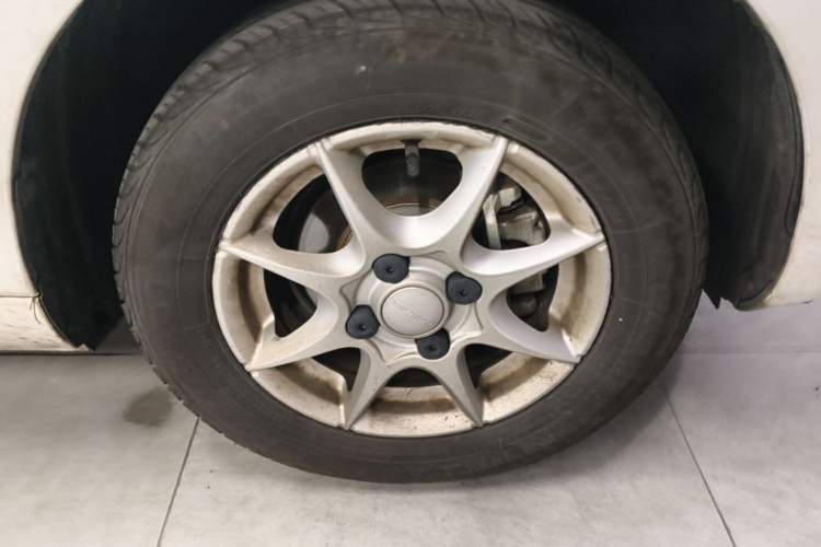 Used Roewe Clever 2022 311km QiQi BoBo Edition Right Front Wheel Hub
