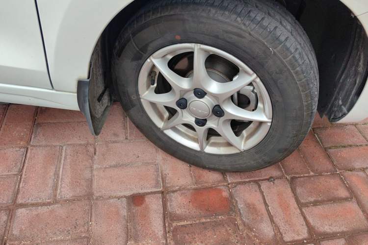 Used Roewe Clever 2022 311km QiQi BoBo Edition Right Front Wheel Hub