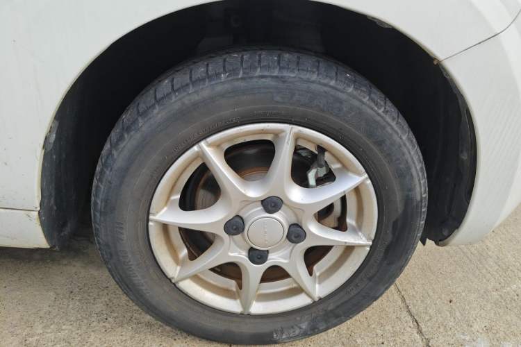Used Roewe Clever 2022 311km QiQi BoBo Edition Right Front Wheel Hub