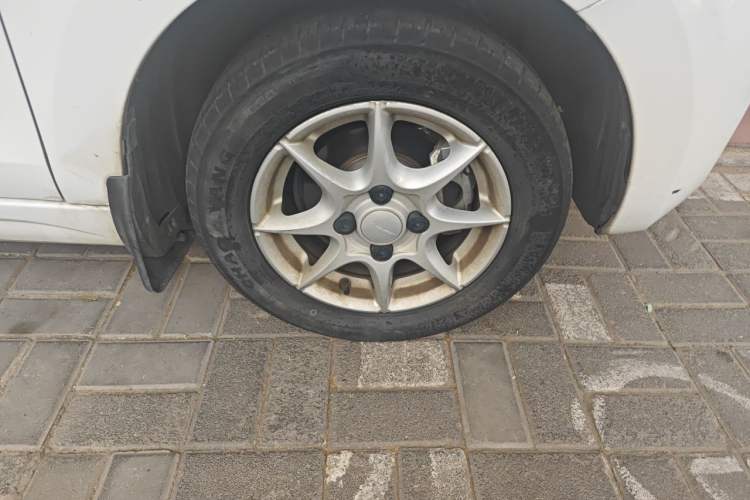Used Roewe Clever 2022 311km QiQi BoBo Edition Right Front Wheel Hub