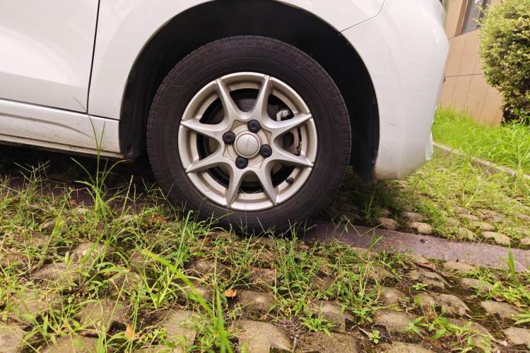 Used Roewe Clever 2022 311km QiQi BoBo Edition Right Front Wheel Hub