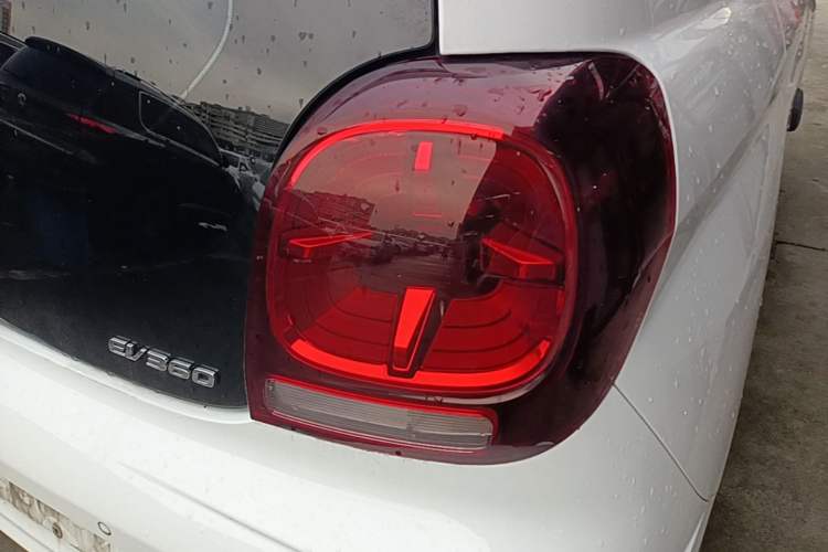 Used Roewe Clever 2022 311km QiQi BoBo Edition Right Rear Taillight