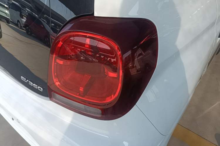 Used Roewe Clever 2022 311km QiQi BoBo Edition Right Rear Taillight