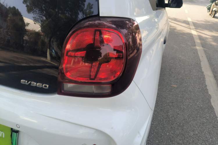 Used Roewe Clever 2022 311km QiQi BoBo Edition Right Rear Taillight