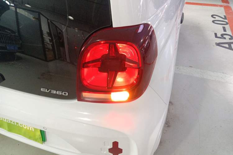 Used Roewe Clever 2022 311km QiQi BoBo Edition Right Rear Taillight