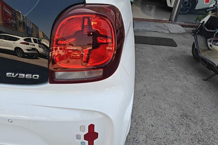 Used Roewe Clever 2022 311km QiQi BoBo Edition Right Rear Taillight