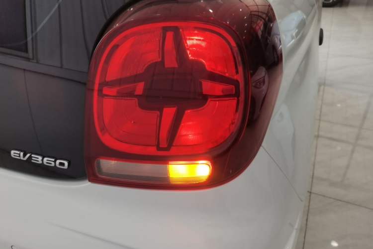 Used Roewe Clever 2022 311km QiQi BoBo Edition Right Rear Taillight