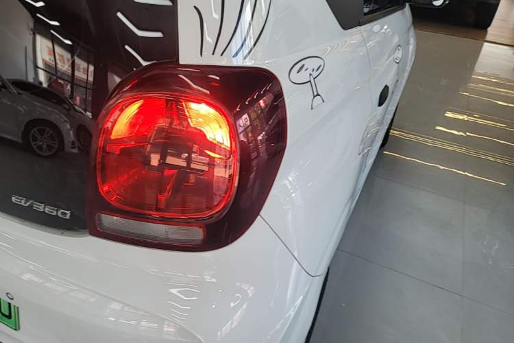 Used Roewe Clever 2022 311km QiQi BoBo Edition Right Rear Taillight