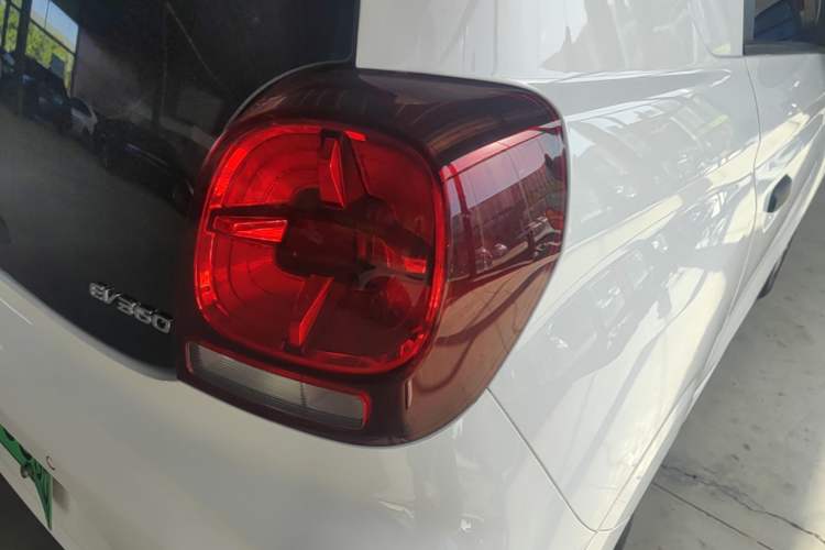Used Roewe Clever 2022 311km QiQi BoBo Edition Right Rear Taillight