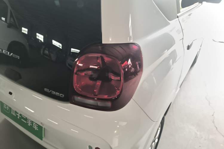 Used Roewe Clever 2022 311km QiQi BoBo Edition Right Rear Taillight