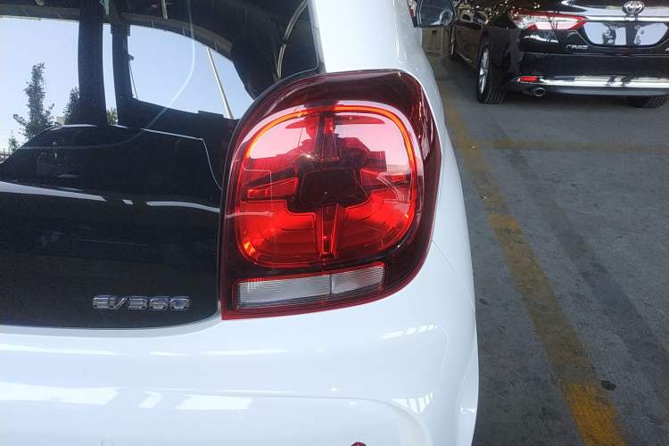 Used Roewe Clever 2022 311km QiQi BoBo Edition Right Rear Taillight