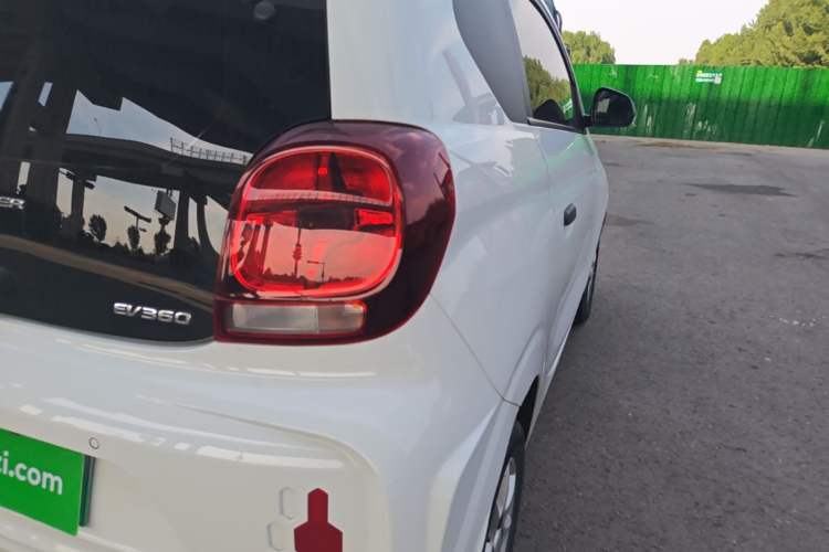 Used Roewe Clever 2022 311km QiQi BoBo Edition Right Rear Taillight