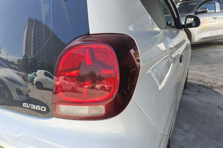 Used Roewe Clever 2022 311km QiQi BoBo Edition Right Rear Taillight