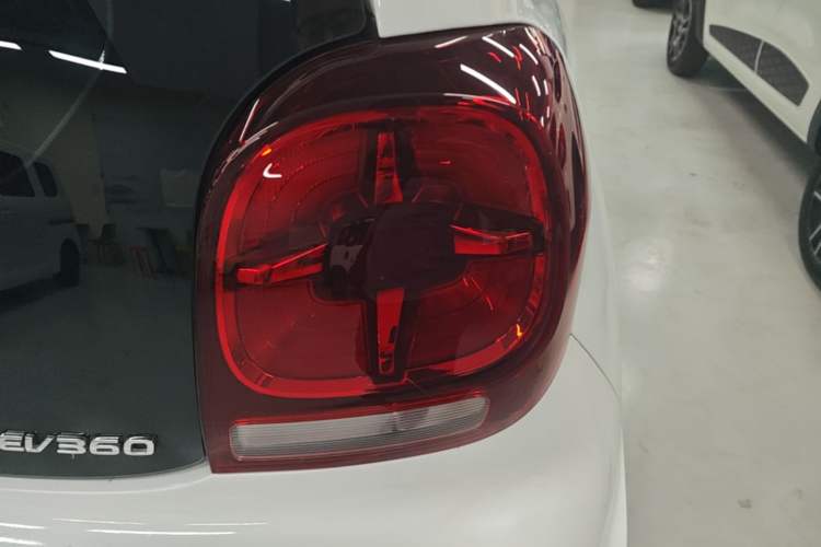 Used Roewe Clever 2022 311km QiQi BoBo Edition Right Rear Taillight