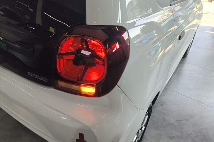 Used Roewe Clever 2022 311km QiQi BoBo Edition Right Rear Taillight