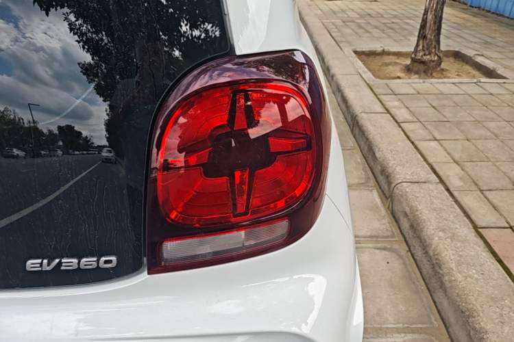 Used Roewe Clever 2022 311km QiQi BoBo Edition Right Rear Taillight