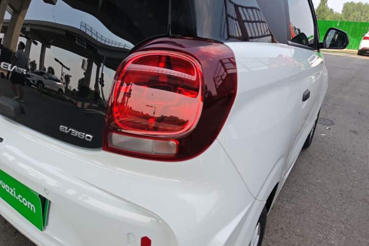 Used Roewe Clever 2022 311km QiQi BoBo Edition Right Rear Taillight