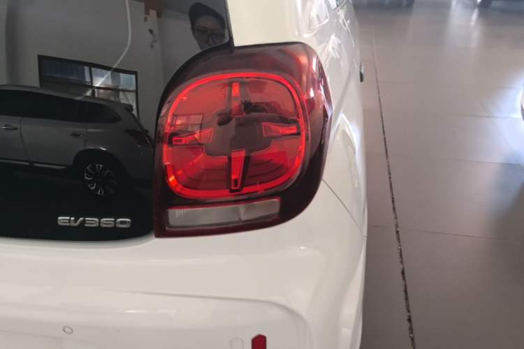 Used Roewe Clever 2022 311km QiQi BoBo Edition Right Rear Taillight