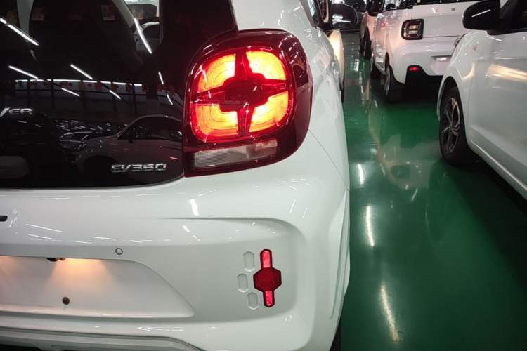 Used Roewe Clever 2022 311km QiQi BoBo Edition Right Rear Taillight