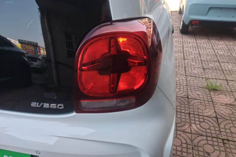 Used Roewe Clever 2022 311km QiQi BoBo Edition Right Rear Taillight