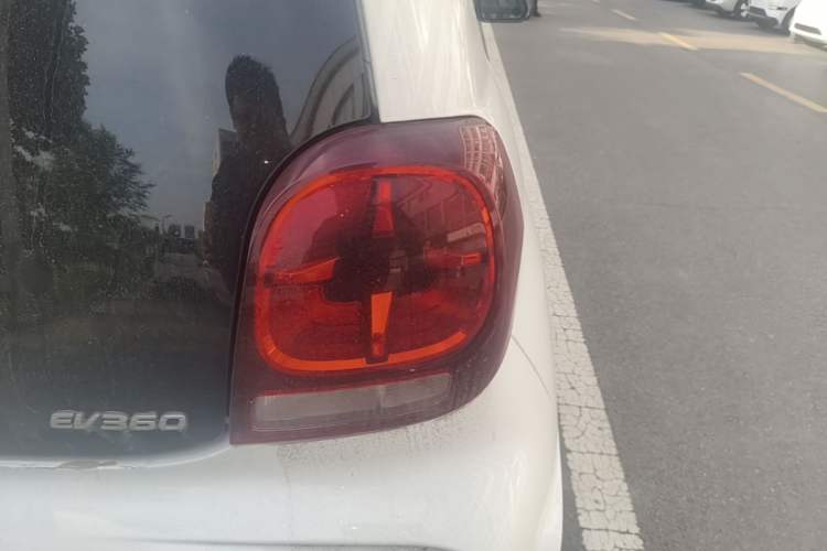Used Roewe Clever 2022 311km QiQi BoBo Edition Right Rear Taillight