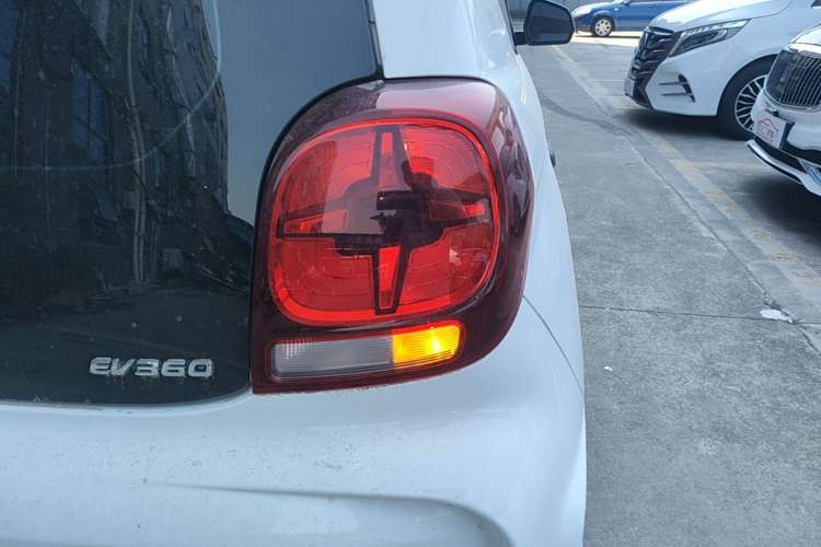 Used Roewe Clever 2022 311km QiQi BoBo Edition Right Rear Taillight