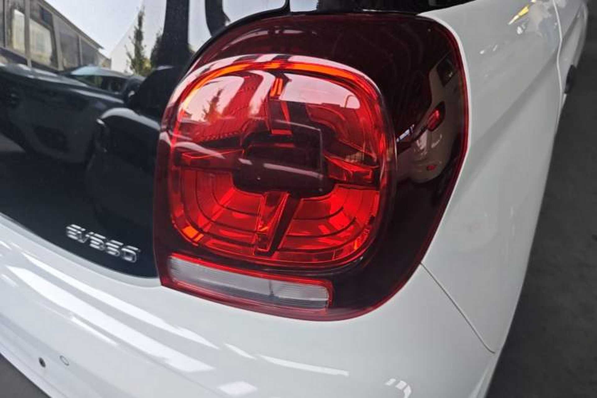 Used Roewe Clever 2022 311km QiQi BoBo Edition Right Rear Taillight