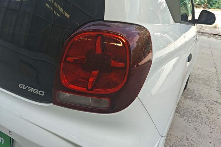 Used Roewe Clever 2022 311km QiQi BoBo Edition Right Rear Taillight