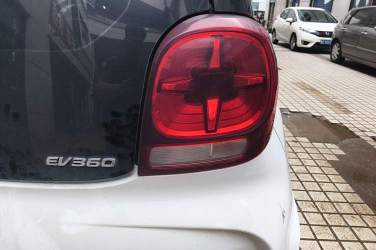 Used Roewe Clever 2022 311km QiQi BoBo Edition Right Rear Taillight